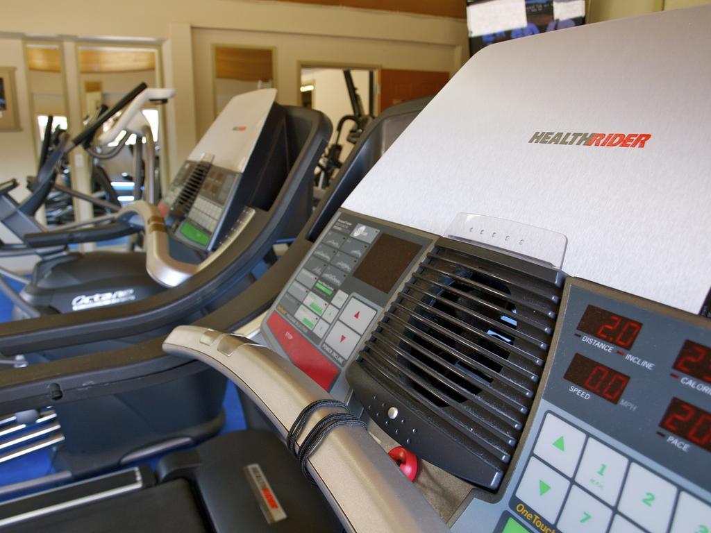 Ypc Fitness & Accomodations Invermere Δωμάτιο φωτογραφία