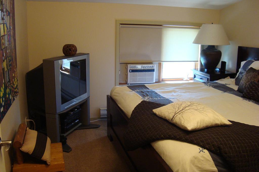 Ypc Fitness & Accomodations Invermere Εξωτερικό φωτογραφία