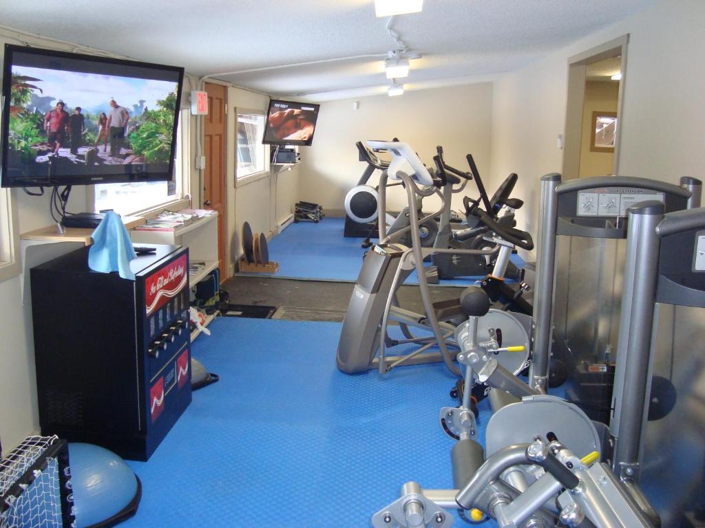 Ypc Fitness & Accomodations Invermere Εξωτερικό φωτογραφία