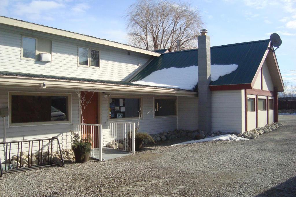 Ypc Fitness & Accomodations Invermere Εξωτερικό φωτογραφία