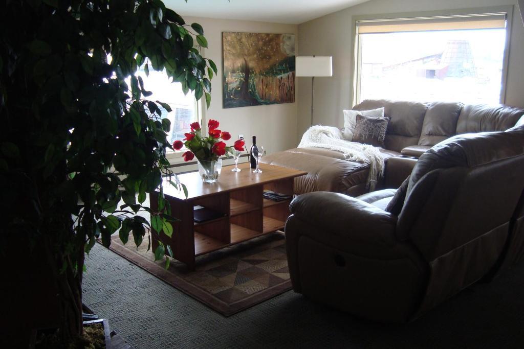 Ypc Fitness & Accomodations Invermere Εξωτερικό φωτογραφία