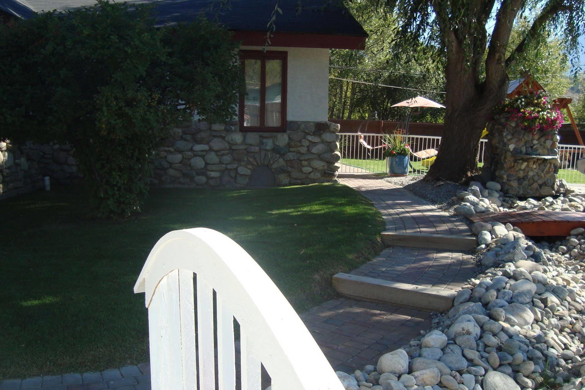 Ypc Fitness & Accomodations Invermere Εξωτερικό φωτογραφία