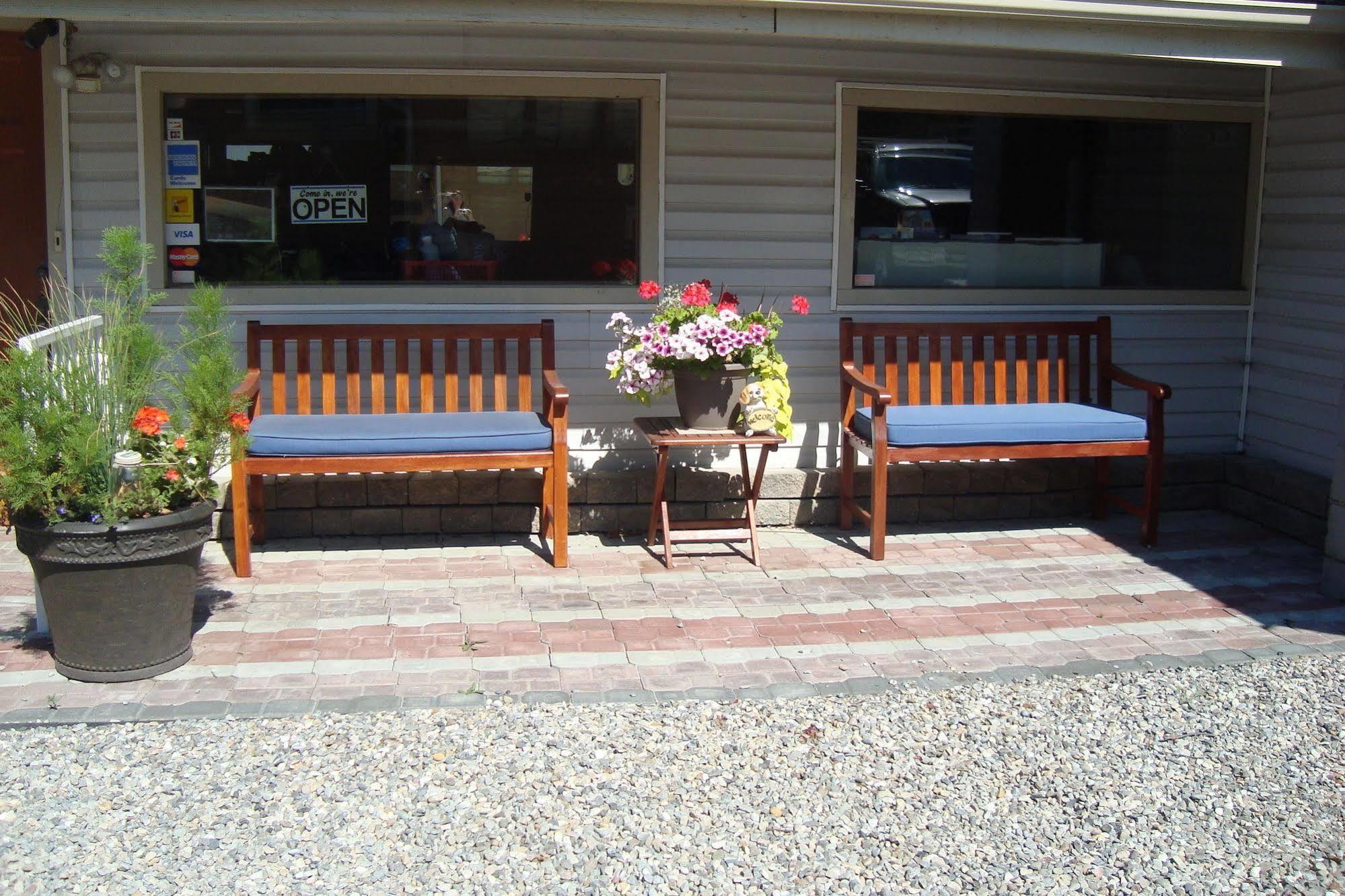Ypc Fitness & Accomodations Invermere Εξωτερικό φωτογραφία