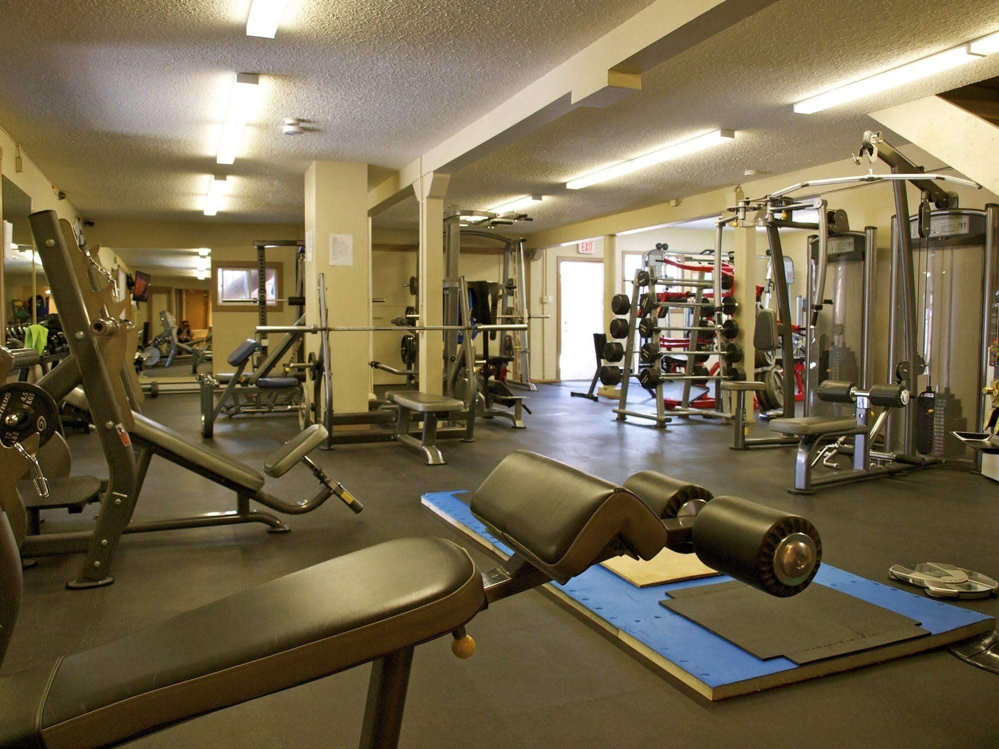 Ypc Fitness & Accomodations Invermere Εξωτερικό φωτογραφία