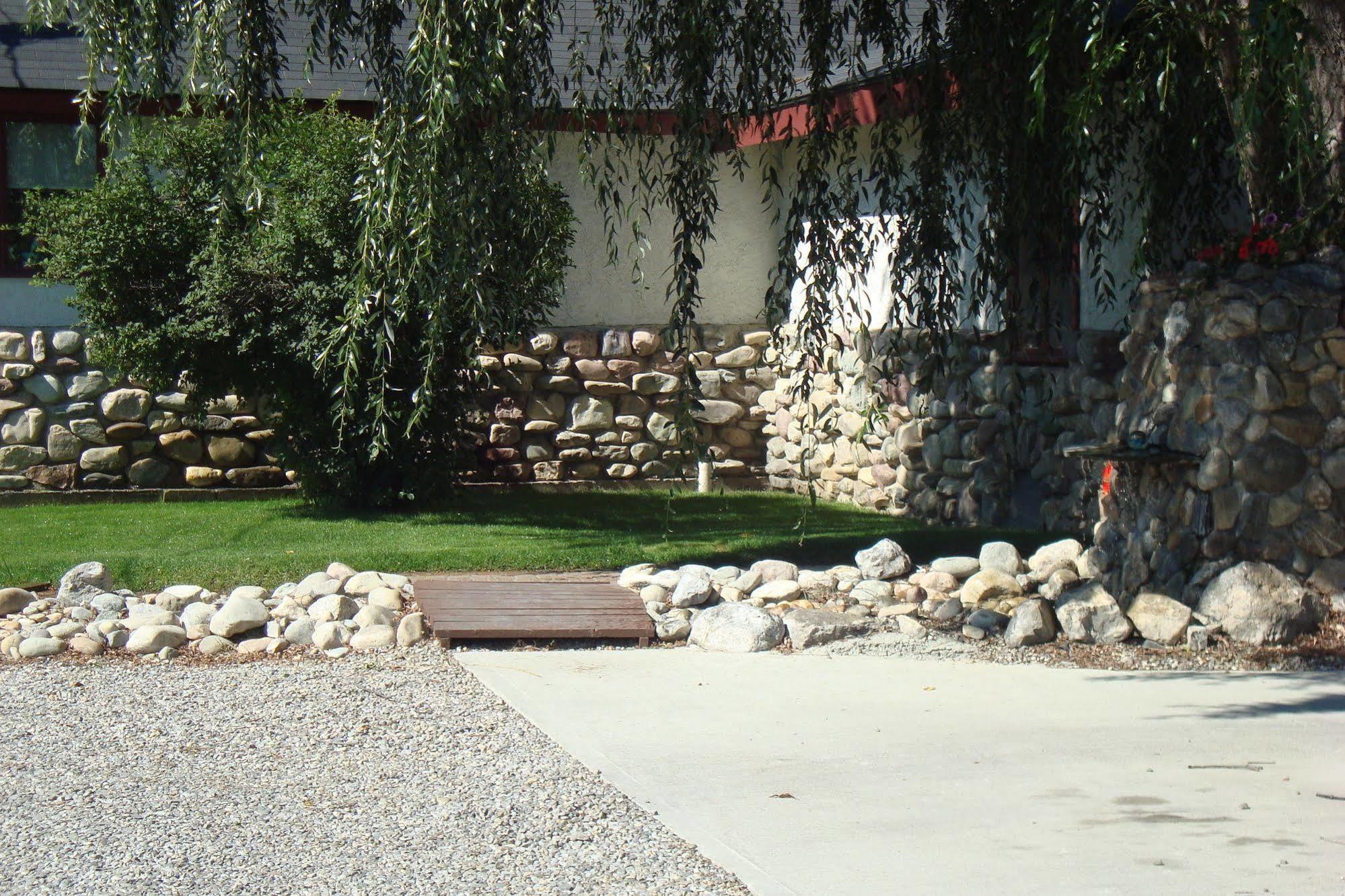 Ypc Fitness & Accomodations Invermere Εξωτερικό φωτογραφία